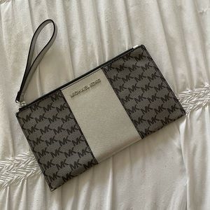 Micheal Kors Pouch/ Wristlet